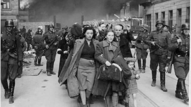 Zdążyć przed panem bogiem epoka: jak literatura zmienia pamięć o wojnie Zdążyć przed panem bogiem epoka: jak literatura zmienia pamięć o wojnie