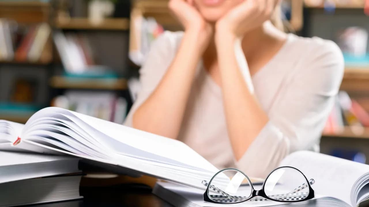 Jakie są epoki literackie? Odkryj ich znaczenie i wpływ na kulturę Jakie są epoki literackie? Odkryj ich znaczenie i wpływ na kulturę